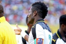 Asamoa Gyan sardorlik bog'ichiga o'z rasmini tushirdi, endi Gana jarima to'laydi