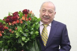 Шавкат Мирзиёев ЎФФ президенти Мираброр Усмоновни “Дўстлик” ордени билан мукофотлади