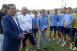 Viloyat hokimi “Andijon” futbolchilari bilan uchrashdi
