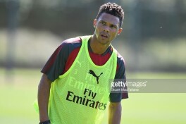 "Arsenal" himoyachisi Gibbs boshqa klubga o'tishi mumkin