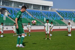 “Neftchi” futbolchilarining master-klassi qanday o'tdi ? (VIDEO)