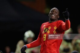 Lukaku: "Martines meni Chicharito, Ugo Sanches va Kavani ishtirokidagi videolarni ko'rishga majbur qilgan"