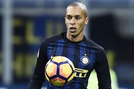 Miranda bir oy futbol o'ynay olmasligi mumkin