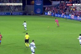 Ispaniyada darvozabon o'z tug'ilgan kunida hujumga o'tmay gol urdi (VIDEO)