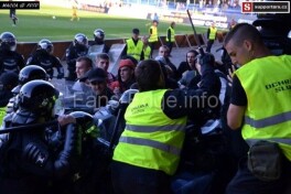 Chexiyada futbol muxlislari tartibsizlik yuzaga keltirishdi