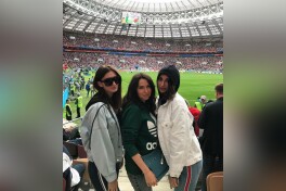 Stadiondan selfi. JCH-2018 ilk o'yinidagi go'zallar