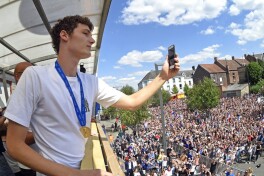Павар Жаҳон чемпиони сифатида ўзи туғилган шаҳарчага борди ФОТО