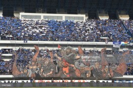 Indoneziyada futbol muxlisini o'ldirib qo'yishdi, 16 gumondor qo'lga olingan FOTO