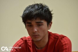 Бобур Давлатов: "Ҳокимни ўғли эмасман, менга жамоада қўшимча имкониятлар йўқ"
