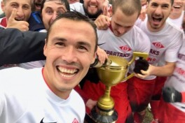 Олтита мамлакатда ўйнаган, футболни танлашига Асқар Толибжонов сабабчи бўлган Азиз Ибрагимов бугун 33 ёшга тўлди