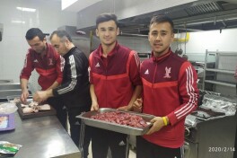 "Navbahor" futbolchilari Turkiyada palov pishirishdi