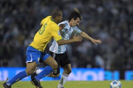 Melo: "Braziliya termasida Messining oyog'iga navbat bilan tepishni kelishib olgandik. U Ronaldudan kuchli"