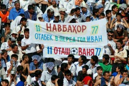Олий Лига-2010. Наманганда ўтган "Навбаҳор" ва "Бунёдкор" жамоалари ўртасидаги шиддатли баҳсдан суратлар