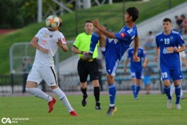 Superliga-2019. Jamoadoshini tepayotgan Nurillo, kuzatayotgan Kuper, jarima to'pi oldidagi 7 futbolchi va Qo'qondagi qo'l jangi