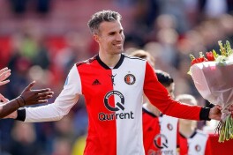 Van Persi "Feyenoord"da hujumchilar murabbiyi sifatida Advokatning shtabiga kirdi
