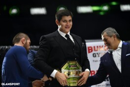 Olamsport: Otabek Umarov MMA va triatlon federatsiyalaridan ketdi va boshqa xabarlar