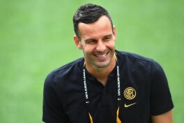 Xandanovich "Inter"ning darvozabonlar bo'yicha skauti sifatida ish boshladi