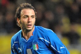 “Inter” va “Milan” sharafini himoya qilgan forvard 36 yoshida butsalarini mixga ildi