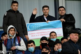 Ўзимизнинг карикатура: "Ҳар 4 йилда шу бўлар такрор ёхуд ўзбек мухлислари ҳақида"
