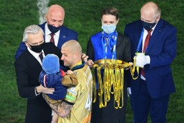 "Зенит"нинг украиналик футболчиси Ракицкий 11 йилда 11-бор мамлакат чемпионлигини қўлга киритди