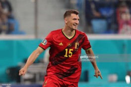 Mene – birinchi bo'limda zaxiradan maydonga tushib, o'sha bo'limning o'zida gol urgan dastlabki o'yinchi