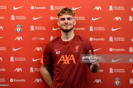 "Liverpul" 18 yoshli xavbek bilan uzoq muddatli shartnoma imzoladi