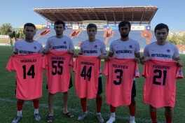 "Neftgazmontaj" yangi futbolchilarni tanishtirdi