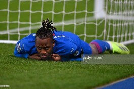"Chelsi" Batshuayi bilan shartnomani uzaytirdi va uni ijaraga berib yubordi