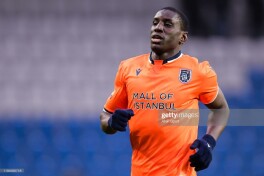 Hujumchi Demba Ba faoliyatini yakunladi