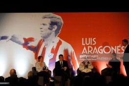 "Atletiko Madrid" stadioni yaqinida Luis Aragonesga yodgorlik o'rnatildi