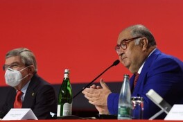 Olamsport: Alisher Usmonov lavozimiga qayta saylandi, dyuzdochimizning "Katta Dubulg'a"dagi muvaffaqiyati va boshqa xabarlar