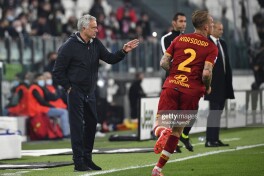 Karsdorp: "Mourinyu meni yaxshi tomonga o'zgartirdi"
