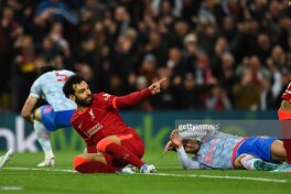 Saloh MYUga qarshi o'yinning birinchi taymida gol+assist ijro etdi. U "Liverpul" tarkibida olti o'yindan beri gol ura olmayotgan edi