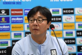 Жанубий Корея U-23 бош мураббийи Хван Сон Хон: "Агарда тўғри тактика танланса, 10 киши билан ҳам ўйнаса бўлади"