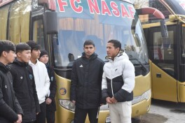 Yosh sportchilar "Nasaf" qarorgohiga tashrif buyurishdi va Bobur Abduxoliqov bilan suhbatlashishdi