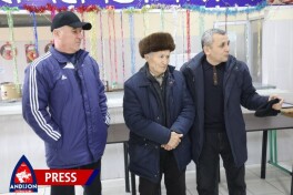 "Андижон" клуби вакиллари Шаҳриҳонга бориб, фахрий футболчи ҳолидан хабар олди