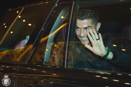 ⭐️ Ronaldu oilasi bilan Saudiya Arabistoniga uchib keldi. Uni tanishtirish marosimi soat nechada boshlanadi? (+taqvim)
