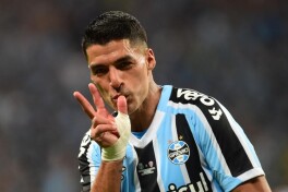 Suares “Gremio”dagi debyutidayoq 34 daqiqa ichida uchta gol urdi. U oxirgi xet-trigini 2018 yil “Real” bilan o'yinda qayd etgan