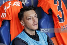 Месут Ўзил: "Бензема замонамизнинг энг яхши 9-рақамли футболчиси"