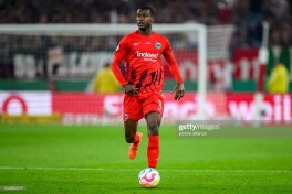"Рома" "Айнтрахт" ҳимоячисини сотиб олишга яқин