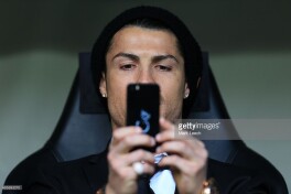 Ronaldu: "Futbolchilar FIFA haqida emas, musiqa, ayollar, moda va soch turmaklari haqida gaplashishadi"