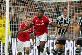 “Manchester Yunayted” Angliyaning to'rtinchi liga vakiliga mag'lub bo'ldi