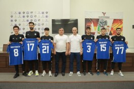 “Metallurg” yangi futbolchilarini tanishtirdi