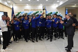 Farg'ona davlat universitetining "FarDU" klubini chempionlik kubogi bilan taqdirlash marosimi o'tkazildi