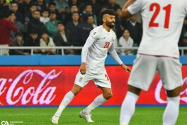 Eron terma jamoasi a'zosi muxlisani quchoqlagani uchun 12 ming dollar jarimaga tortildi