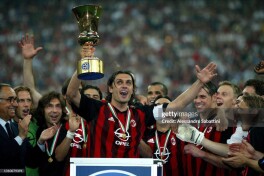 Maldini 1990-yillarda A Seriyaning eng yaxshi futbolchisi deb topildi. Badjo - 3, Totti - 6 va Batistuta 8-o'rinda