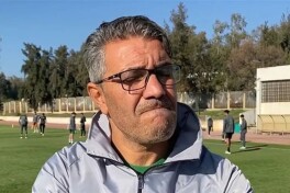 Jazoir yoshlar terma jamoasi murabbiyi futbolchiga tarsaki tushirdi