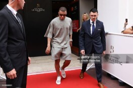 Mbappe Parij markazida 250 kishilik kechki ovqat tashkil qildi