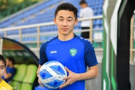 O'zbekiston terma jamoasining barcha futbolchilari va murabbiylarining dastxatlari tushirilgan to'pga ega chiqishni xohlaysizmi?