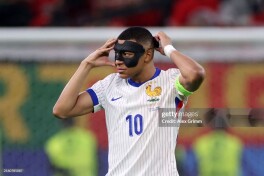 Mbappe Ispaniyaga qarshi o'yinda yangi niqobda maydonga tushadi